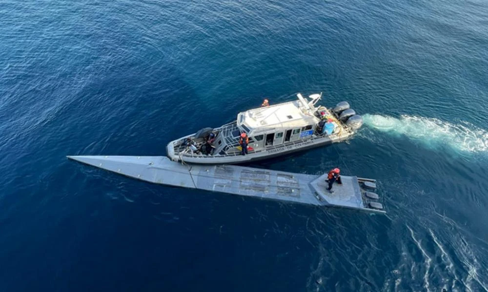 Στη μέση του ωκεανού της Αυστραλίας εντοπίστηκε υποβρύχιο με κοκαΐνη από τη Κολομβία